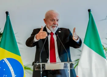 Lula diz que é contra aborto, mas considera PL “insanidade”