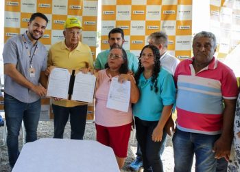 Doutor Pessoa assina ordem de serviço para construção de quadra poliesportiva