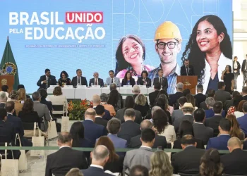 Lula se reúne com reitores e anuncia R$ 5,5 bi para universidades