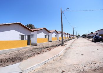 Prefeito de Teresina entrega a segunda etapa de 38 casas do Residencial Leonel Brizola