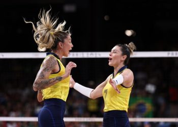 Brasil supera Turquia e conquista bronze no vôlei feminino em Paris