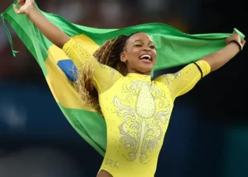 Rebeca Andrade afirma que prata nas Olimpíadas de Paris é fruto de muito trabalho