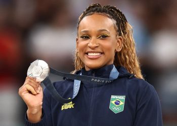 Paris 2024: Rebeca Andrade é prata no individual na ginástica