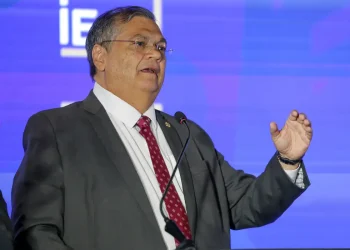Flávio Dino vota no STF por suspensão da rede X e alega soberania nacional