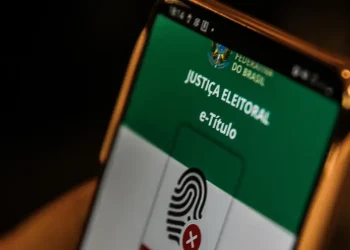 A menos de 30 dias do 1º turno, eleitores devem baixar e-Título