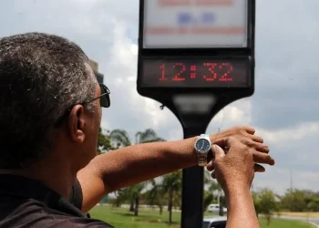 Volta do horário de verão é possibilidade real, diz ministro de Minas e Energia