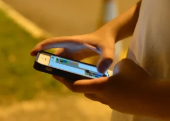 Empresas não protegem crianças na internet, dizem 9 em cada 10 pessoas