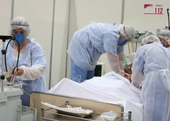 População de médicos quase dobra nos últimos 14 anos, diz estudo do CFM