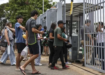 Enem: Estudantes aprovam tema da redação, mas acham prova cansativa
