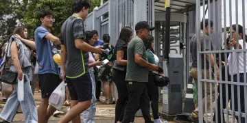 Enem: Estudantes aprovam tema da redação, mas acham prova cansativa