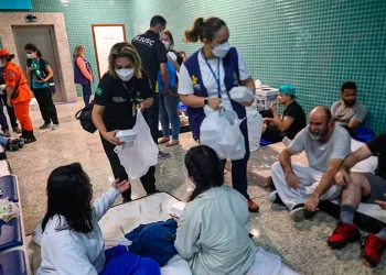Voo da FAB com brasileiros deportados dos EUA chega a MG