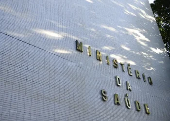Ministério da Saúde anuncia retomada de obras em 290 municípios; veja estados