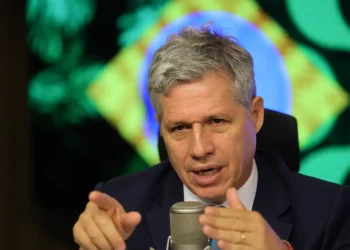 Alimentos estão mais baratos, mas preços devem cair mais, prevê ministro