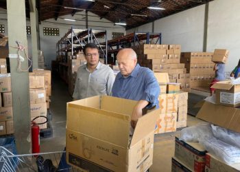Fundação de Saúde de Teresina recebe caminhões carregados de insumos e medicamentos