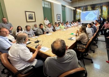 Silvio Mendes se reúne com equipe para discutir finanças da PMT
