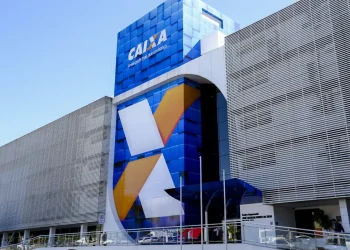 Caixa libera abono salarial para nascidos em março e abril