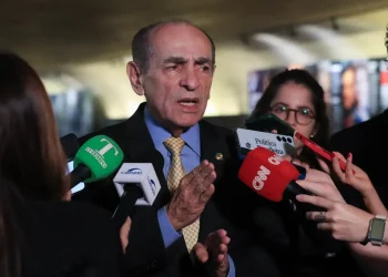 CCJ do Senado aprova PEC sobre fim da reeleição para Executivo