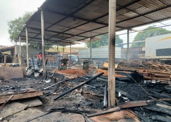 Incêndio na zona Sul de Teresina destrói 12 ônibus escolares