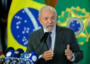 Em entrevista, Lula confirma discussão de alternativas para a alta do IOF