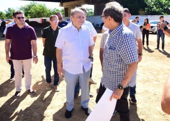 Com secretários, prefeito Silvio Mendes vistoria obras em Teresina