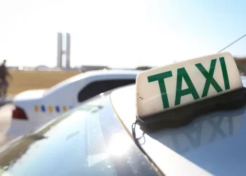 Fim da taxa de verificação de taxímetros beneficiará 300 mil taxistas no país