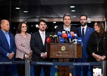 Oposição classifica de arbitrárias medidas cautelares contra Bolsonaro