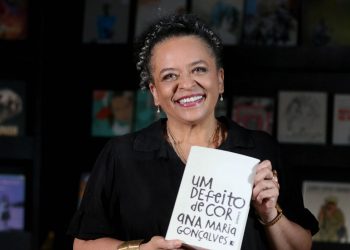 ABL elege escritora Ana Maria Gonçalves, primeira mulher negra a virar imortal