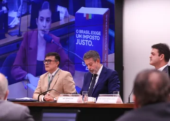 Comissão da Câmara aprova isenção do IR para quem ganha até R$ 5 mil