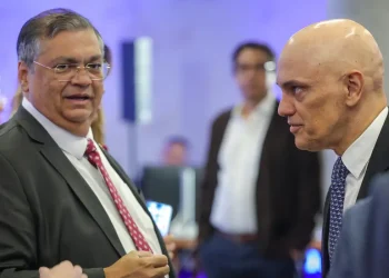 Flávio Dino se solidariza e elogia Moraes, alvo de novas sanções dos Estados Unidos