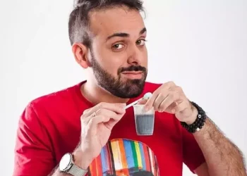 Humorista Ítalo Sena apresenta show “Duas Conversas” em Teresina, dia 26 de agosto