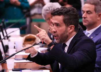 Janones é suspenso por três meses em Conselho de Ética da Câmara dos Deputados