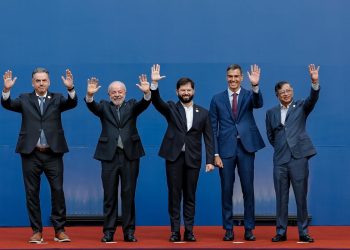Presidente Lula e outros líderes convocam instituições em defesa da democracia