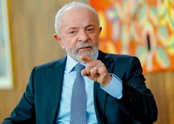 Brasil não aceitará nada que lhe seja imposto, diz Lula em entrevista à TV americana
