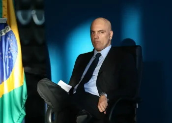 Bolsonaro fez flagrante confissão de obstrução de Justiça, diz Moraes
