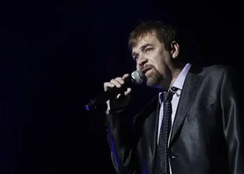 Seis e Meia: Peninha fará show em agosto no Theatro 4 de Setembro