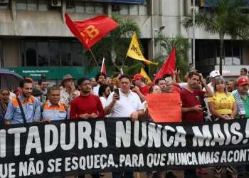 Número de autocracias supera o de democracias no mundo, mostra estudo