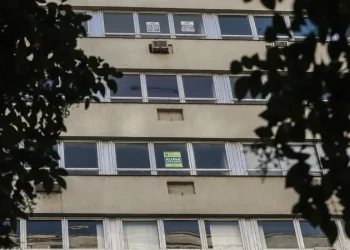 IBGE: parcela de famílias que pagam aluguel sobe 25% em 8 anos