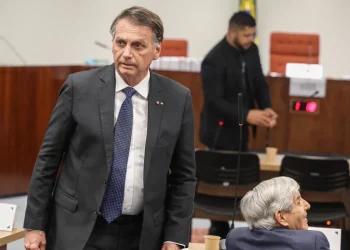 Moraes decreta prisão domiciliar do ex-presidente Bolsonaro