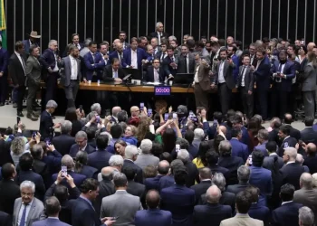 Após obstrução de Plenário da Câmara, Hugo Motta abre sessão e pede respeito