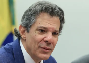 Haddad diz que 20 milhões de brasileiros não deveriam estar pagando IRPF