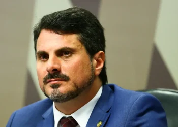Moraes suspende uso de tornozeleira pelo senador bolsonarista Marcos do Val