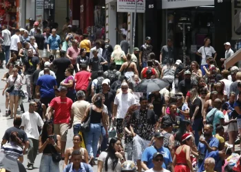 População brasileira chega a 213,4 milhões em julho de 2025, estima IBGE