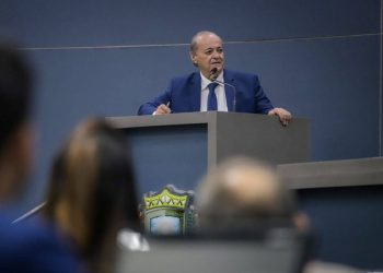 Silvio Mendes participa de sessão na Câmara pelos 173 anos de Teresina