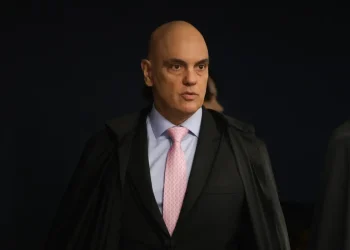 Moraes vota para condenar Bolsonaro e mais sete réus por golpe de Estado