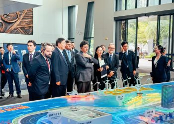 Rafael firma acordo na China para instalação de fábrica de equipamentos de fibra óptica no Piauí