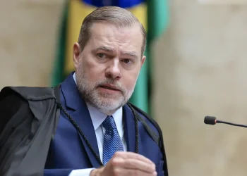 Ministro do STF dá dez dias para Câmara se manifestar sobre PEC da Blindagem