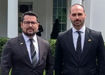 PGR denuncia Eduardo Bolsonaro e Paulo Figueiredo por coação