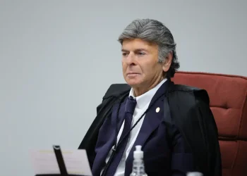Supremo retoma julgamento de Bolsonaro; Fux é o 3º a votar