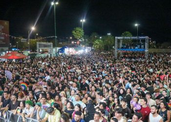 Parada Day: show da cantora Marina Sena reúne 20 mil pessoas em Teresina