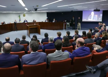 Como foi 1º dia do julgamento de Bolsonaro e mais sete réus